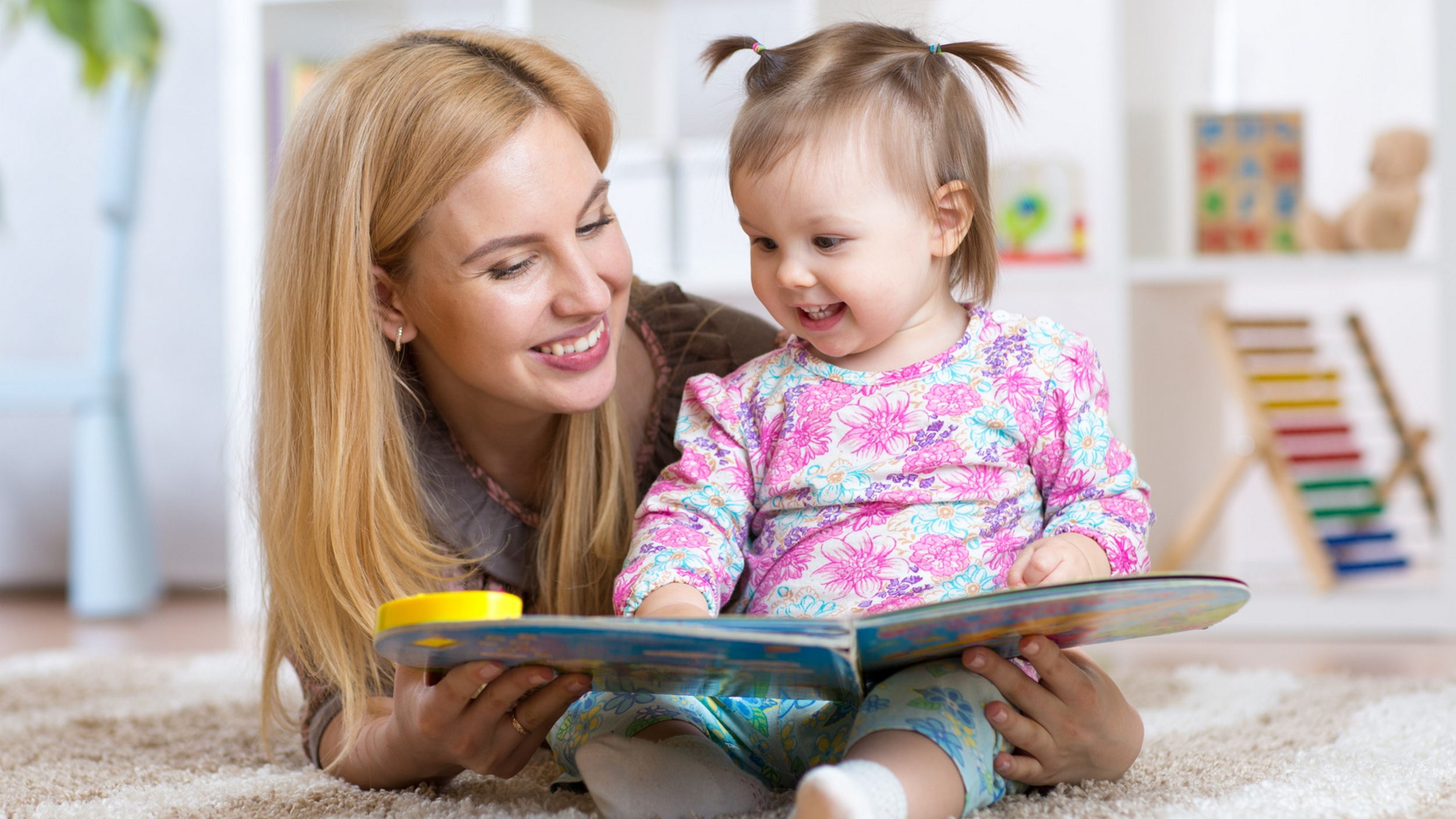 Bücherlesen mit Mama